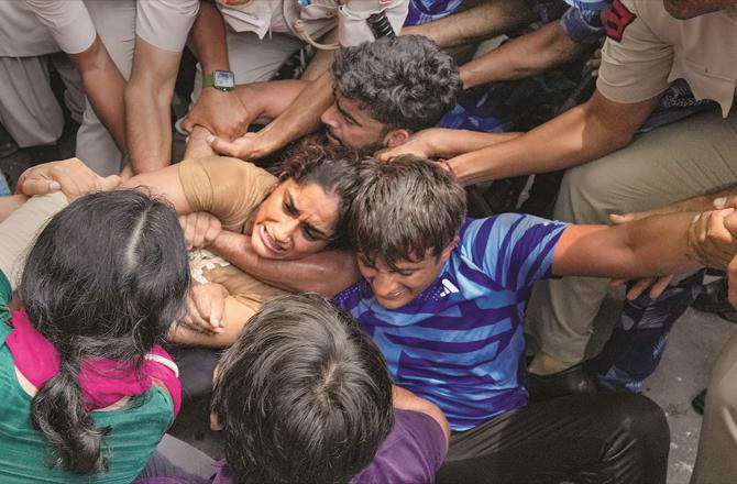 پہلوانوں کا احتجاج جبراًروکا گیا،سیکڑوں حراست میں، جنتر منتر خالی، چوطرفہ مذمت